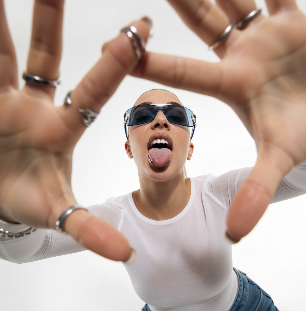 Retro Y2K Sunglasses for Unisex, Lightweight Tinted Lenses, for Everyday Wear